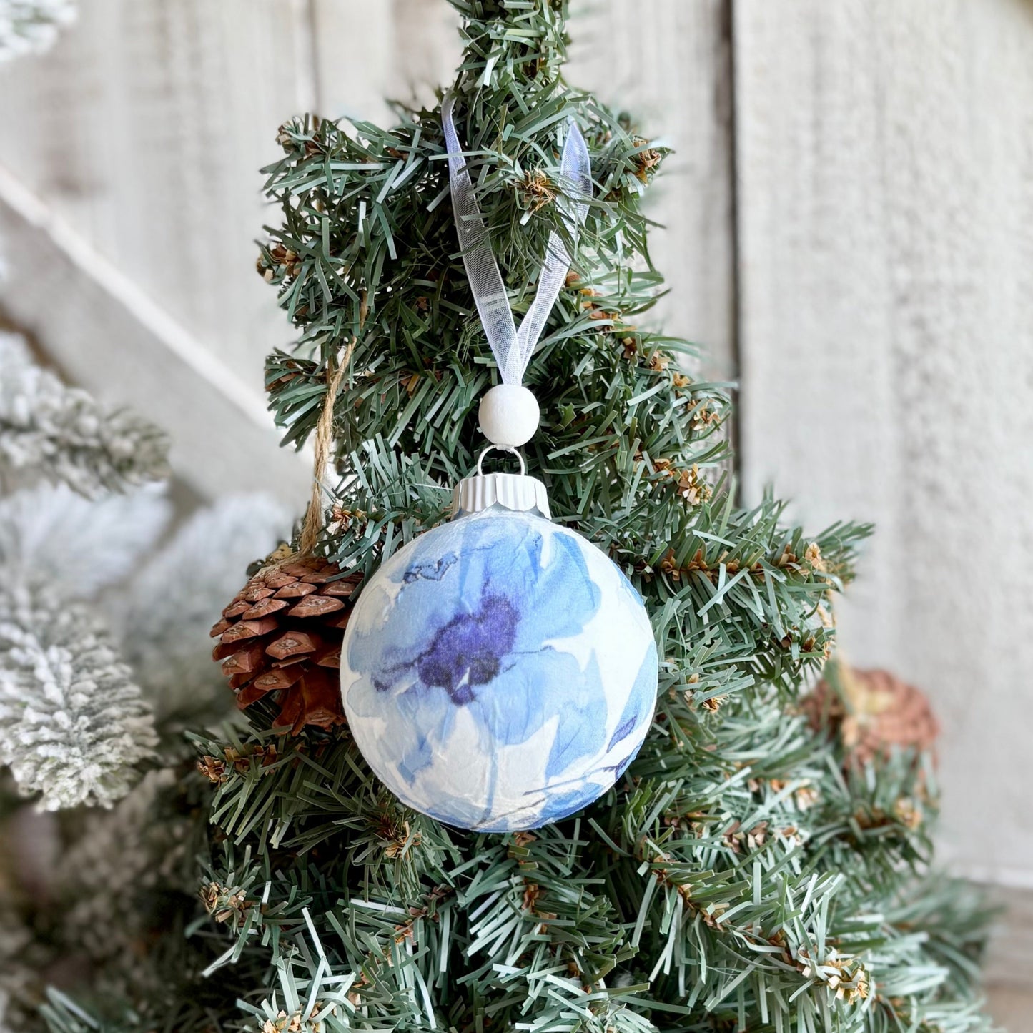 Watercolor Flower Ornament Sets Blue & Whtie