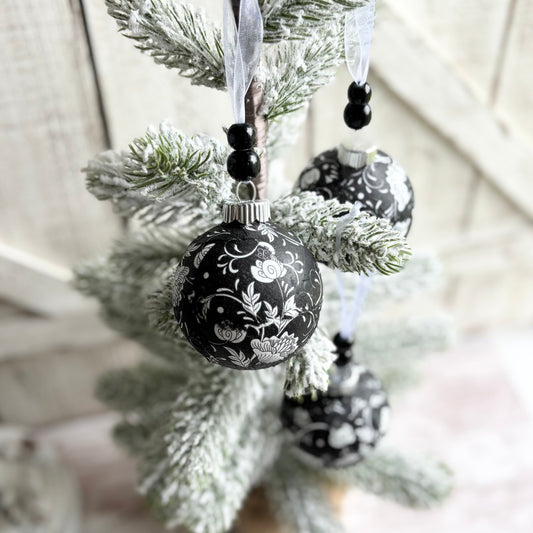 Black and White Floral Ornament Sets