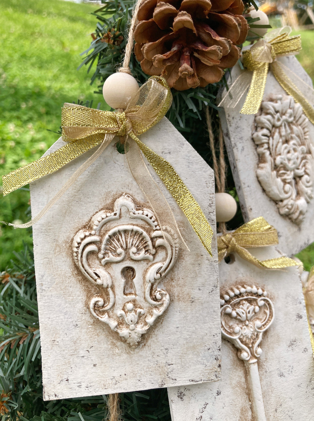 set-of-4-french-country-christmas-ornaments-home-branded